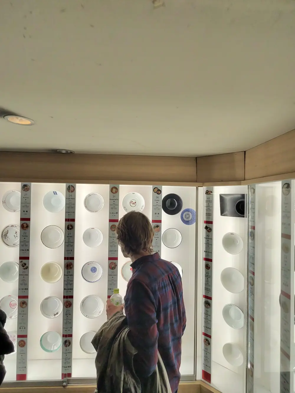 ramen bowl display